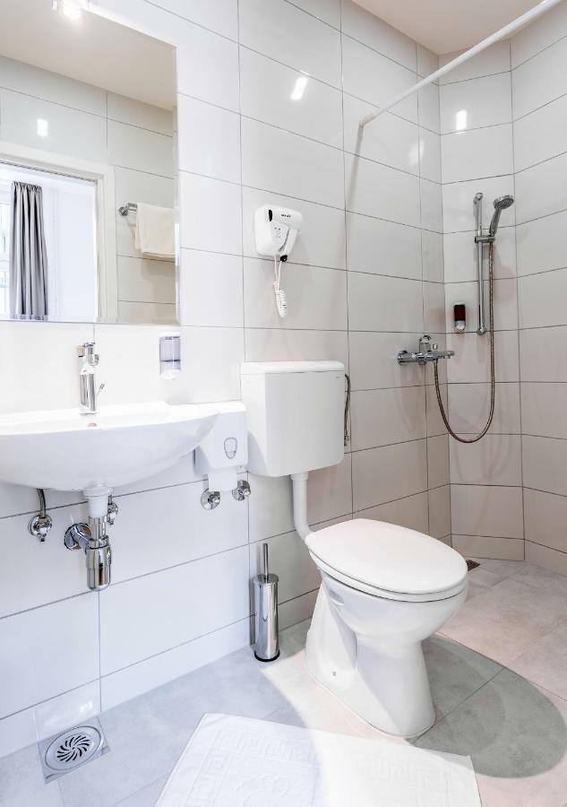Booking En Suite Белград Экстерьер фото
