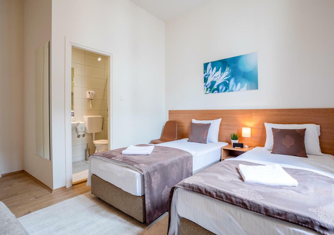 Booking En Suite Белград Экстерьер фото