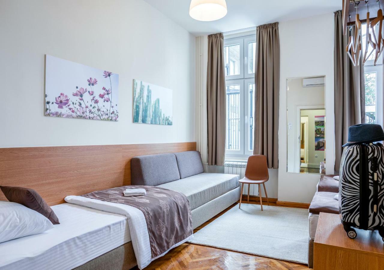 Booking En Suite Белград Экстерьер фото
