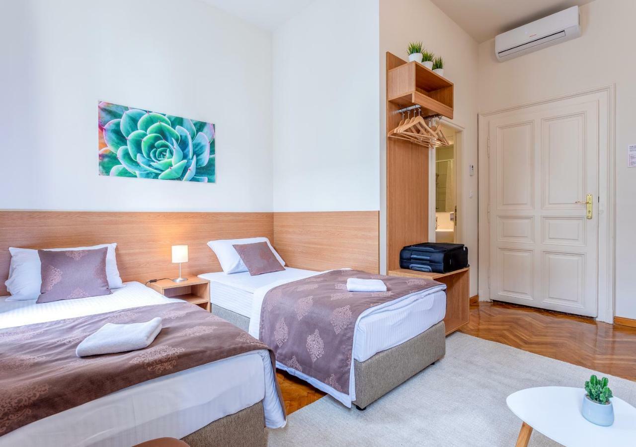 Booking En Suite Белград Экстерьер фото